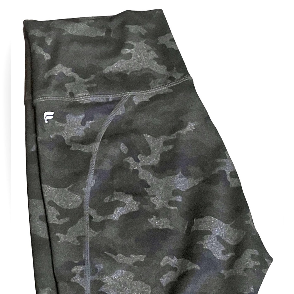 Women’s PowerHold By Fabletics Camo Leggings Size Medium Yoga Pants - Picture 3 of 4